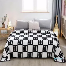 Fashion Cotton Blaning Designer Cobertores de luxo de alta qualidade Carta impressa Casual Carpet Home Móveis para sala de estar Copertura