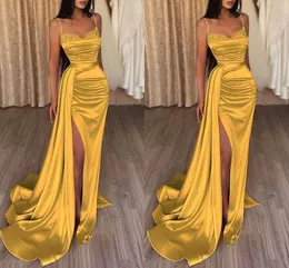 Abiti da ballo di sirene giallo sexy lunghi per donne taglie forti raso spaghetti cinghie ad alto lato diviso pieghe di perline drappeggiate abiti da sera formali da sera personalizzati personalizzati