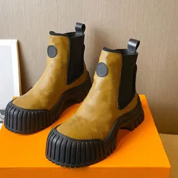 Kadın tasarımcı yakut düz botları lüks tasarım bayan moda boot ışık kauçuk taban deri açık ayakkabı klasik chelsea boot elastik yan plaka platformu ayakkabılar