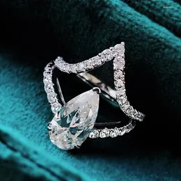 Klusterringar 925 Sterling Silver Ring Set 3 CT Pear Cut Sona Simulation Diamond Engagement Wedding Fashion Female Jewelry