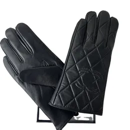 2023 Женские кожаные перчатки Дизайнерские теплые перчатки из овечьего меха с интегрированными велосипедными кончиками пальцев