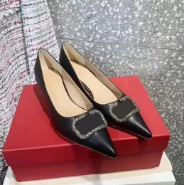 Tasarımcı metal lüks elbise ayakkabıları toka ayakkabı kadın gerçek deri yüksek topuklu pompalar Tacones sivri uçlu ayak stilettos seksi bayanlar düğün ayakkabı