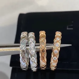 Anel de designer de luxo conjunto de diamantes anéis de diamante combinam com padrão de abacaxi design de moda sênior senso de personalidade presente versão ampla e estreita muito boa