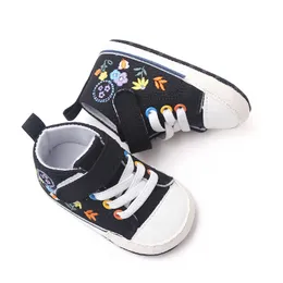 Baby First Walkers Girs Shoes Spädbarn Småbarn Mjuka spjälsängskor Sneaker broderad blomma Nyfödda till 18 månader