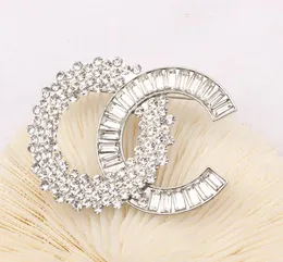 Kobiety marka projektant podwójne broszki z literami proste Rhinestone diamentowe kryształowe koło metalowa broszka garnitur przypinka moda damska biżuteria akcesoria