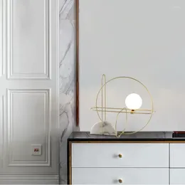 Bordslampor Ljus lyxig s￤nglampa Post-modern personlighet Minimalistisk linje Marmor Bedroom Studie Modellrum Dekorativ skrivbord