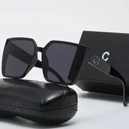 Mens Women مصممة نظارة شمسية فاخرة نظارات القناة الأزياء النظارات الماس مربع Sunshade شكل بلوري أشعة الشمس كاملة الحزمة النظارات Lunette