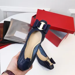 Tasarımcı Sandalet Kadın rahat ayakkabılar bale düz ayakkabı Deri resmi spor ayakkabı Moda loafer'lar iş katır