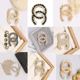 20Style Brand Designer C Double Letter Brouches Women Men Closehs Luxury Rhinestone Diamond Crystal Pearl Brooch Suit