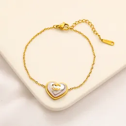 Women Heart Love Chain Bracelets تصميم أزياء المجوهرات مصمم سوار سوار الذهب المطلي بالملحقات الممتازة للهدية الزوجين التذكارية