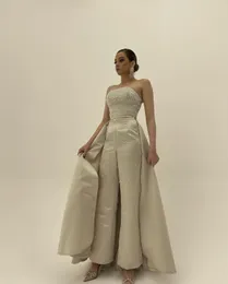 Modern Princess Jumpsuit A-Line Wedding Dresses With OverSkirt 2023 Luxury Pärlad Tassel Backless Outdoor Brudklänning med pantdräkt
