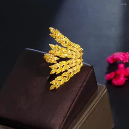 Anéis de casamento Bequeen Luxury Gold Color Big Open Finger Ramificações Amarelas Jóias de Zircônia Cúbica Para Mulheres Partido de Aniversário R131