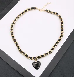 Klassische Damen 18K vergoldete Anhänger Halsketten Markendesigner Halsband Buchstaben Halskette Herz Lederkette Design Schmuck Modeaccessoires