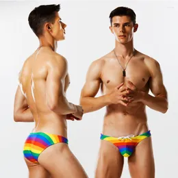Herrshorts WG74 Summer Rainbow Sexig Tight Låg midja Baddräkter för män Halvpack Hip Bikinis Gay Thong Badbyxor Badbyxor