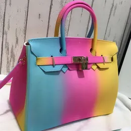 2021 Farbe tragbare personalisierte Jelly Bag Umhängetaschen Messenger Handtasche weibliche Einkaufstaschen Europa und Amerika Regenbogen mattiert 195V