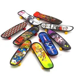 Finger Toys Fingers tränar leksak Mini Skate Boarding Creative Graffiti Skateboard Plastic Fingerboard Handhandled 9,5 cm Barn Gif Dhfuo