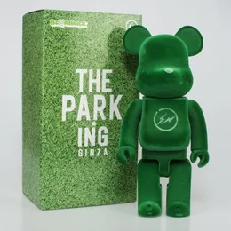새로운 400% Bearbrick Action 장난감 인물 Bearbricks Figubiolent Building Bear Bear the Parking Ginza 28cm 애니메이션 피겨 상자