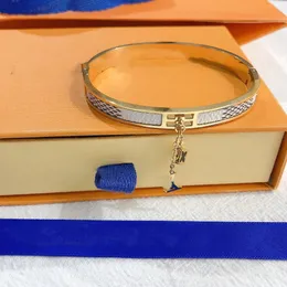 20estilo Marca Cuff Bangle Pulseiras Femininas Designer de Luxo Jóias Cristal Banhado a Ouro 18K Pulseira de Aço Inoxidável Amantes Presente de Casamento