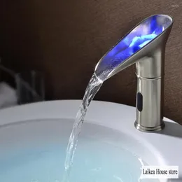 Badrumsvaskkranar LED -vattenfallssensor kran mässing kran tvätt vattenbesparande kök hushållsutrustning