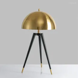 Lâmpadas de mesa Modern nórdico designer nórdico Tripé Luz de mesa para decoração de sala de estar lâmpada de cabeceira de cabeceira de cabeceira de cama LED criativo LED