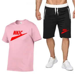 Herrsportssp￥rar passar sommaren andningsbar t-shirt 2-stycken Set Men Solid Color Fitness Gyms Running Sportswear Male Tracksuit Brand Logo Print