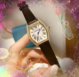 Popularny rzymski giełdowy zegarek Diamonds Ring Bezel Sapphire torbiety zegarki zegarki skórzany pas Simpe Tonneau Shap Na ręce