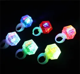 Factory Party Decoration LED Pierścienie Światło Świaj Diament w Dark Pack Birthday Favors