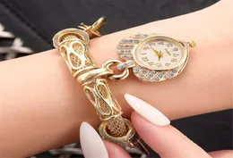 Women039S Браслет часы Love Heart Dial Crystal Stel Stel Crystal Luxury Best Watch Analog Исправленные часы Ladies Girls Reloj Gift1944218