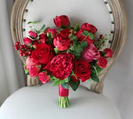 Western Style Yapay Düğün Çiçekleri Gelin Buketleri Kırmızı Güller Şakayık Lale Düğün Buket Gelinler için Nedime Broş Bouque6869033
