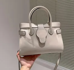 Lüks tasarımcı totes çanta moda çanta kadın omuz çantaları spor crossbody çanta klasik mat deri gündelik büyük kapasite çok güzel c658450 1u10t