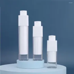 収納ボトル30ml正方形クリアローション/エマルジョン/血清/ファンデーションスキンケア化粧品用パッキング用の白いポンプでエアレスボトルを回転させる