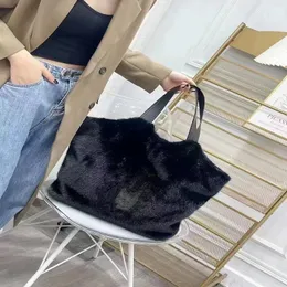 Zimowa norek futra torba damskie luksusowe torebki duże zakupy ciepłe tapy torby torebki designerka torebka z łańcuchem nowa moda czarna torba na ramię
