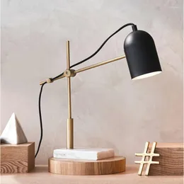 Настольные лампы постмодернистская светодиодная лампа творческая мода скандинавская минималистская легкая роскошная гостиная учится домашняя спальня железо железо