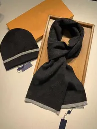 Högkvalitativa män Kvinnor Designers Hat Scarf Set Classic Lattice Keep Warm in Winter Two-Piece Wool Hats Scarves Set Brand 2021 Fashion