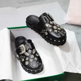 Çizmeler 2022 Yaz Kadın Ayakkabı Punk Metal Perçin Charms Siyah Pu Katır Açık Platform üzerinde Kayma Modern Terlik Kadın için Rahat 221215