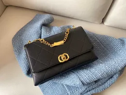 Venta de liquidación de fábrica de bolsos Fragancia pequeña Bolso grande con cadena de diamantes Herrajes para mujer Capacidad de muñeca decorativa Compartimiento incorporado Solapa Crossbody con regalo