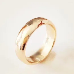 Bröllopsringar 585 guldfärg ring mode smycken kvinnor män engagemang trendiga smycken utan sten för