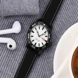 38 mm małe trzy igły kwarc skórzane męskie zegarki moda 8 kolorów mężczyzn sukienka projektant Watch Whatle Men's Gifts W187Q