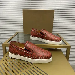 Stilvolle Herrenschuhe mit Nieten, handgefertigt aus echtem Leder, Designer-Rock-Stil, Unisex-Schuhe mit roten Sohlen, Luxusmode, diamantbesetzter Freizeitschuh für Damen 00062