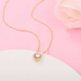 Shine Gold Plated Sparkling Round Halo Pendant Collier Halsband Passar europeisk pandora stil smycken halsband