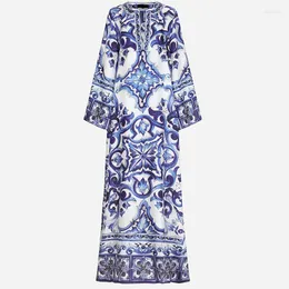 Lässige Kleider Menahem Sicily Runway Blaues und weißes Porzellan bedrucktes Maxikleid Frauen O-Ausschnitt Fledermausärmel Lose Taille Split Lange Vestidos