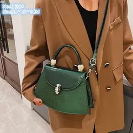 Wholesale shoulder bag 6 color classic smooth patent leather fashion handbags trend crocodile handbag elegant solid color leathers mobile phone coin purse 3632#