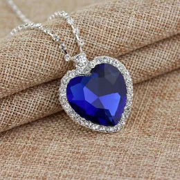 Collane con ciondolo Graziosa collana di cristalli blu Titanic Heart Of The