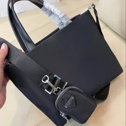 Luxurys Designer Bags Üçgen Etiket Omuz Çantaları Naylon Kumaş Çapası Bag Banket Alışveriş Düğün Eğlence İş Paketi 2023 Sıcak Tote
