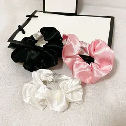 Fil de ruban de créateur Accessoires pour cheveux Lady girl Hair Scrunchy Ring Elastic Hairbands Vintage satin Gros intestin Lettre d'or Scrunchie Hairband A9520