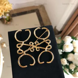 Prosta litera szpilki broszka luksusowy projektant biżuterii dla kobiet złote broszki męskie klasyczne marki napierśnik szalik garnitur Party Dress Ornament
