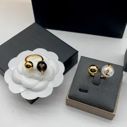 Kobiety pierścionki projektant biżuterii damski pierścionek otwarcie z perłowym złotem S litery akcesoria nowi projektanci pierścionek damski na imprezę D2212222F