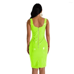 Casual Dresses Fashion Back Zip Faux Leather Women Sleeveless Slim Fit PVC Dress Sexig klubb slitage ARRIVATION Låg halsanpassad