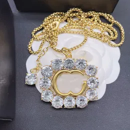 Mode halsband kvinnor designer brev smycken kristall 18k guld pläterad pärlkedja rostfritt stål bröllop armband halsband ingen låda