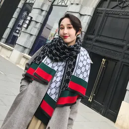 Scarf Pashmina Şal Siyah Sarbas Klasik Tasarım Kaşmir Eşarplar Erkekler ve Kadınlar için Kış Eşarpları Büyük Harf Deseni Peşhin Peşhinler Sonbahar Bahar Neckerchiefs